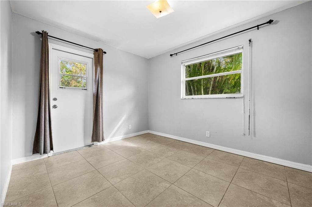 781 101st Ave N, Naples, FL 34108-11