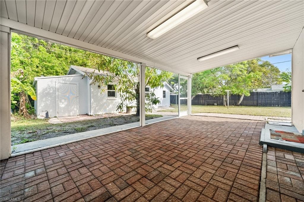 781 101st Ave N, Naples, FL 34108-26