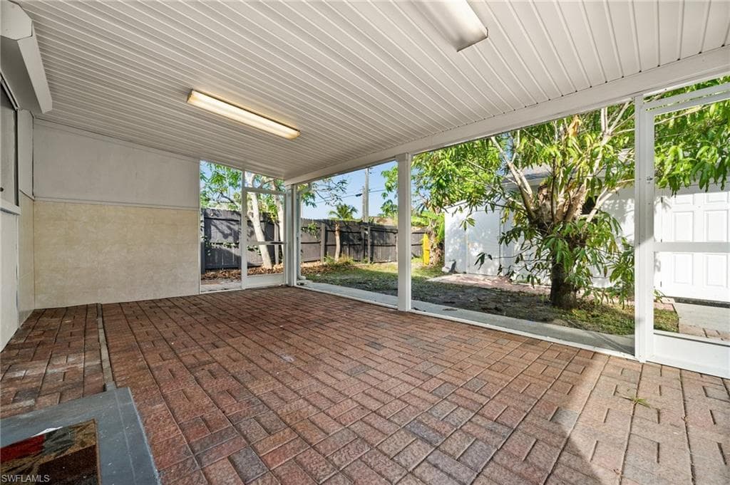 781 101st Ave N, Naples, FL 34108-27