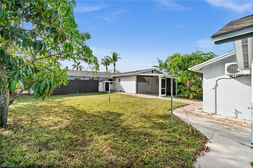 781 101st Ave N, Naples, FL 34108-30
