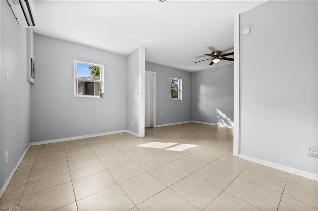 781 101st Ave N, Naples, FL 34108-33