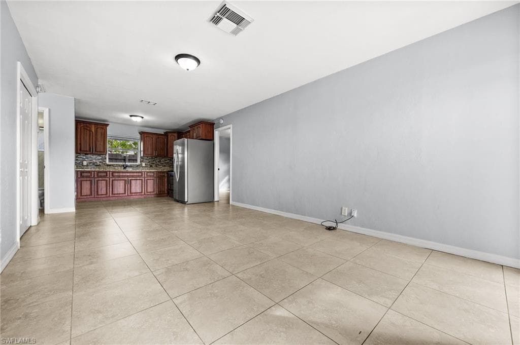 781 101st Ave N, Naples, FL 34108-5