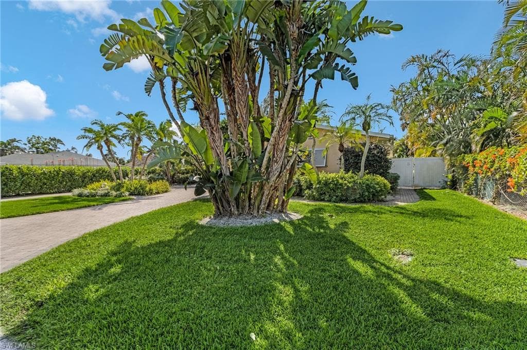 1486 13th Ave N, Naples, FL 34102-9