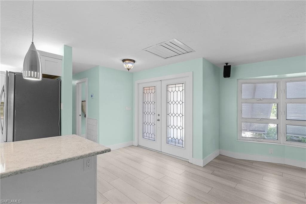 1486 13th Ave N, Naples, FL 34102-18