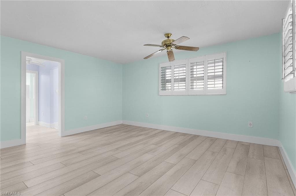 1486 13th Ave N, Naples, FL 34102-28