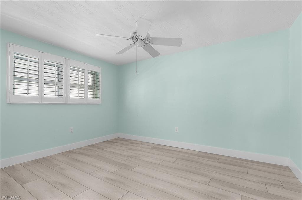 1486 13th Ave N, Naples, FL 34102-33