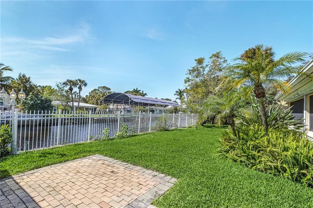 1486 13th Ave N, Naples, FL 34102-3