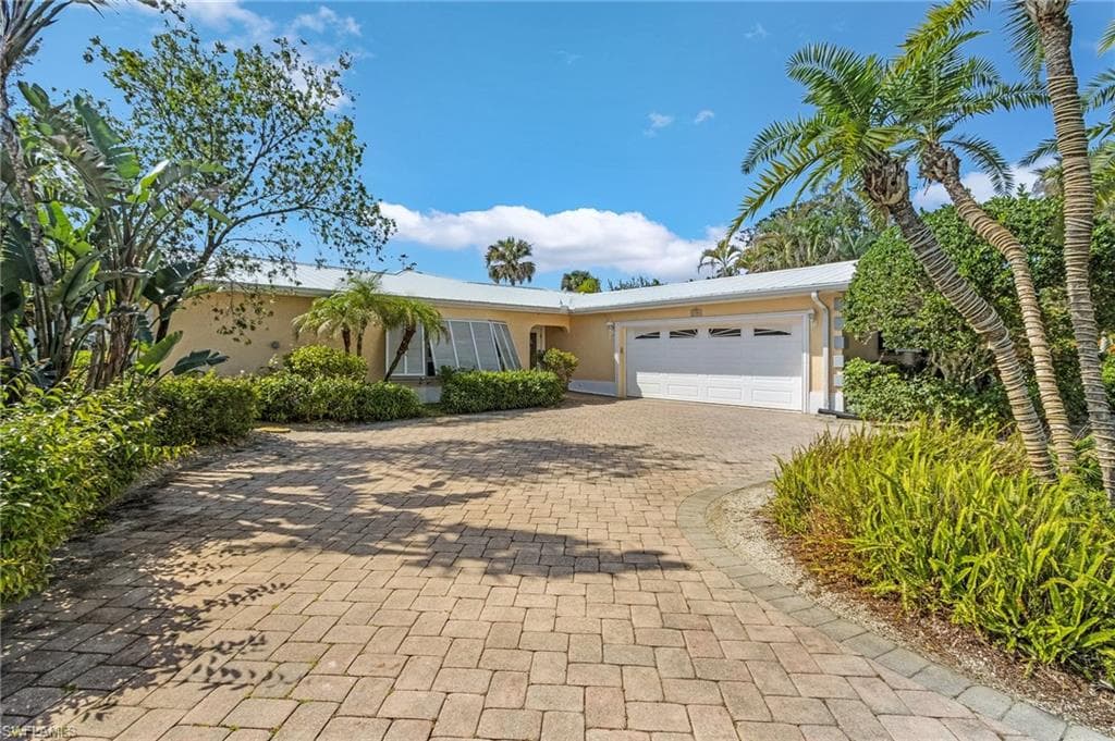 1486 13th Ave N, Naples, FL 34102-5