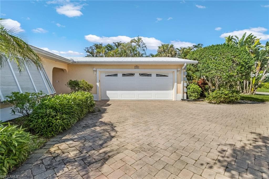 1486 13th Ave N, Naples, FL 34102-6