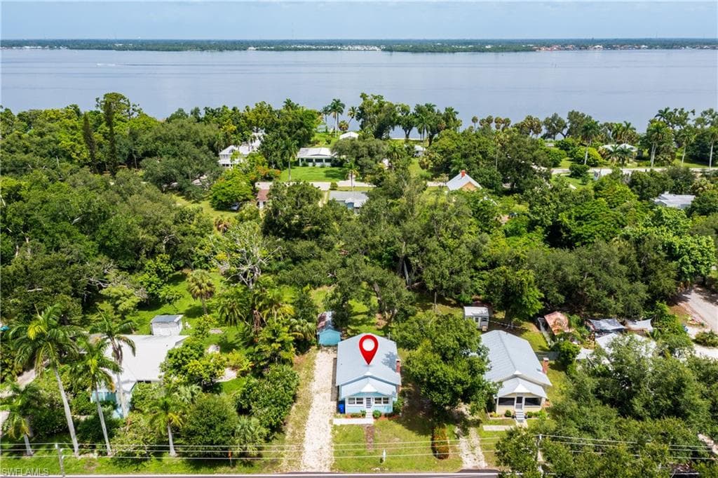 3475 Edgewood Ave, Fort Myers, FL 33916-26