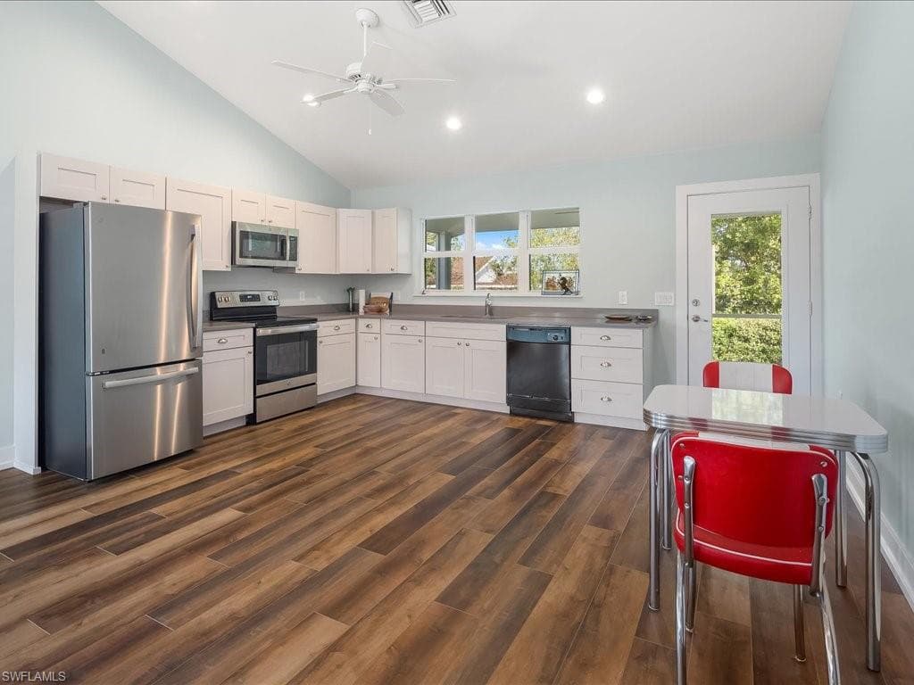 333 Pear Tree Ave, Goodland, FL 34140-10
