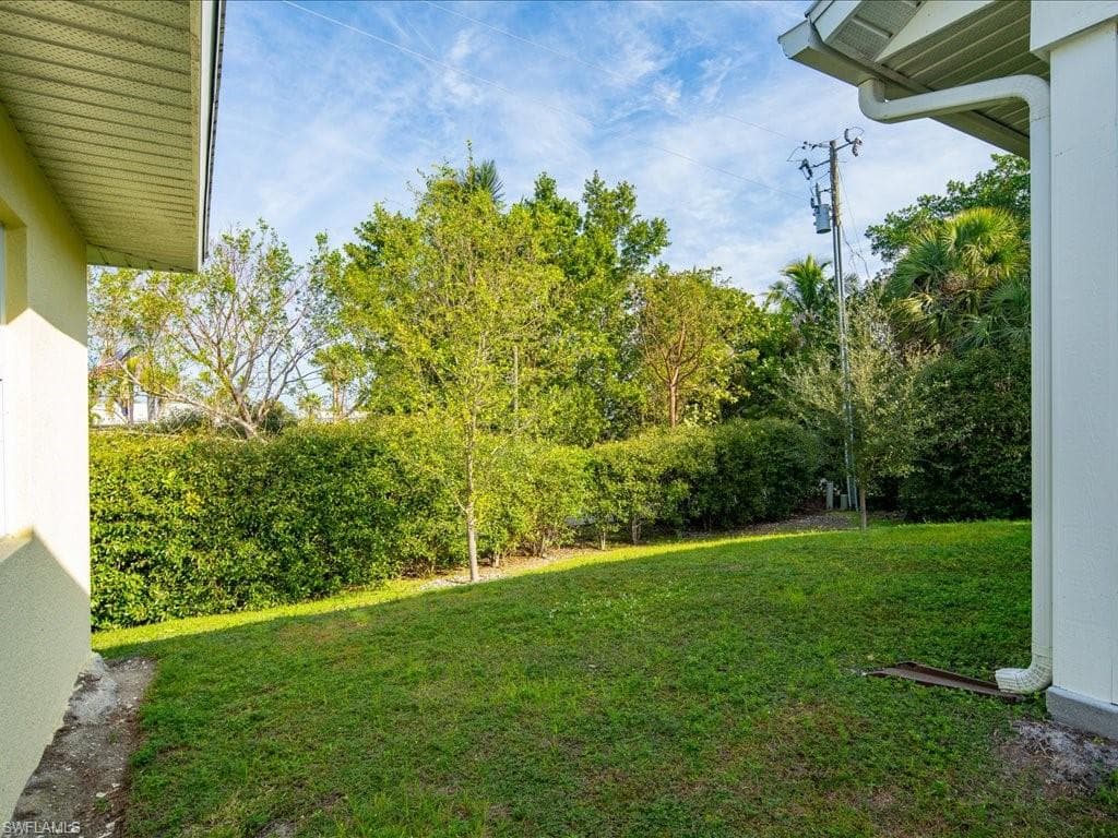 333 Pear Tree Ave, Goodland, FL 34140-15