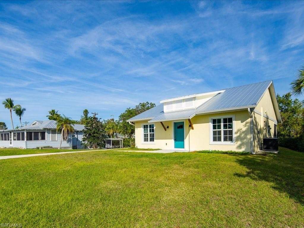 333 Pear Tree Ave, Goodland, FL 34140-19