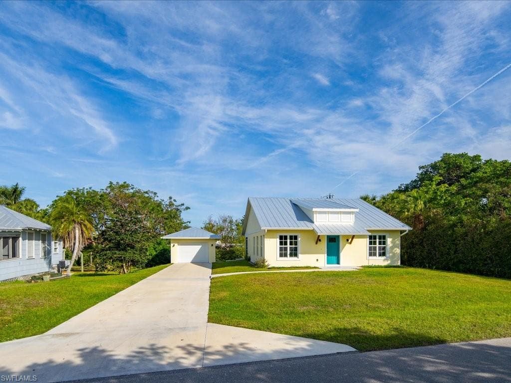 333 Pear Tree Ave, Goodland, FL 34140-1