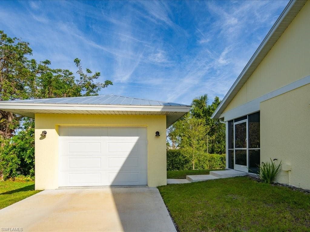 333 Pear Tree Ave, Goodland, FL 34140-3