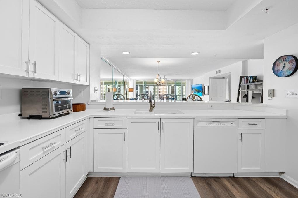 21 Bluebill Ave B905, Naples, FL 34108-16
