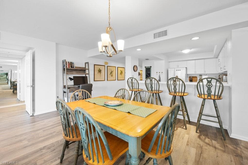 21 Bluebill Ave B905, Naples, FL 34108-20