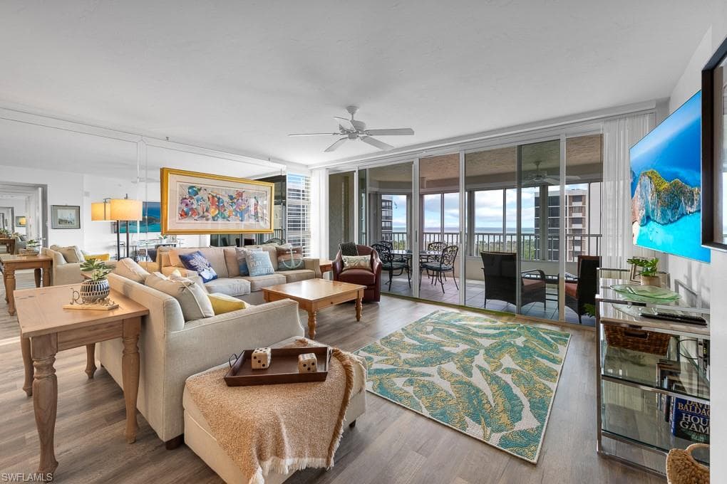 21 Bluebill Ave B905, Naples, FL 34108-22