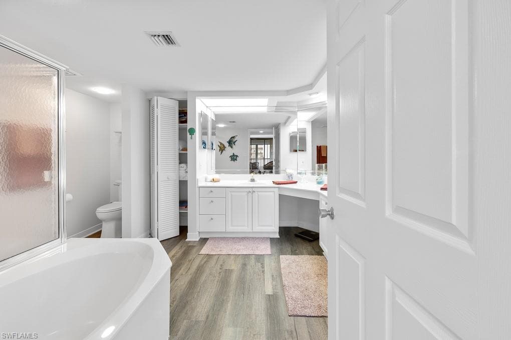 21 Bluebill Ave B905, Naples, FL 34108-26
