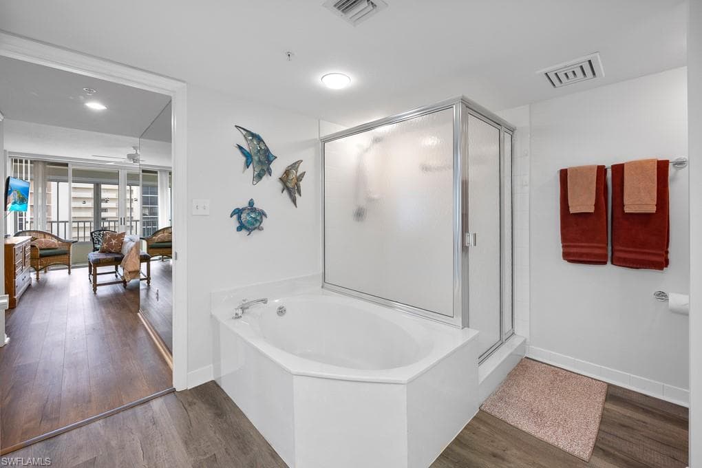 21 Bluebill Ave B905, Naples, FL 34108-27