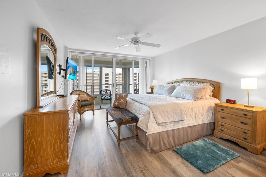 21 Bluebill Ave B905, Naples, FL 34108-29