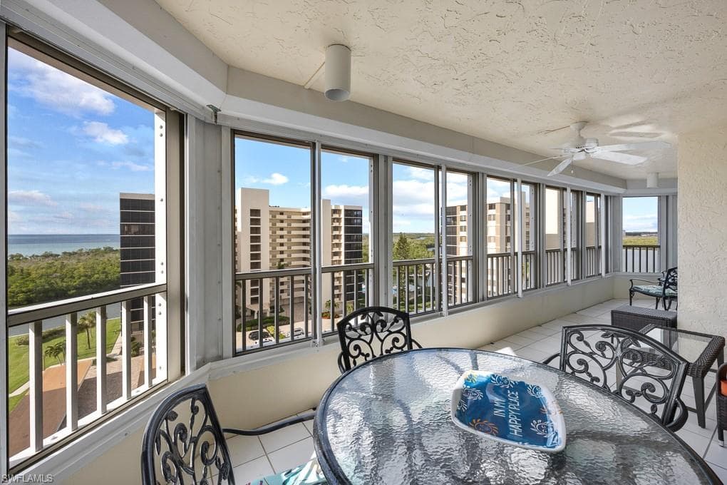 21 Bluebill Ave B905, Naples, FL 34108-33