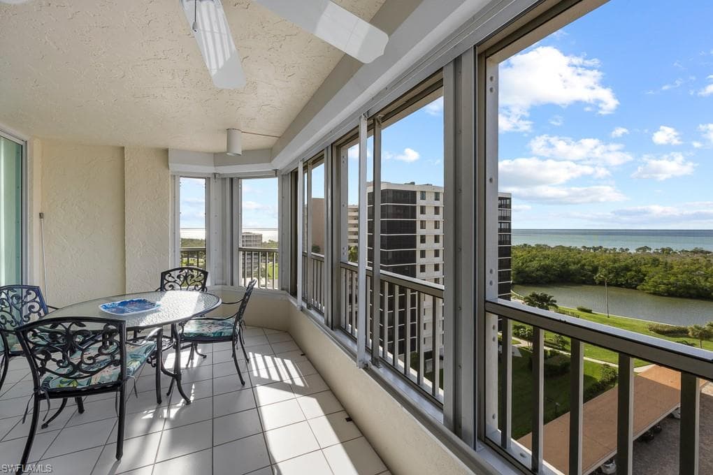21 Bluebill Ave B905, Naples, FL 34108-34