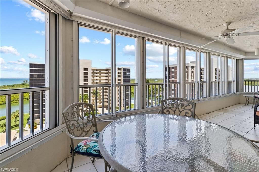 21 Bluebill Ave B905, Naples, FL 34108-4