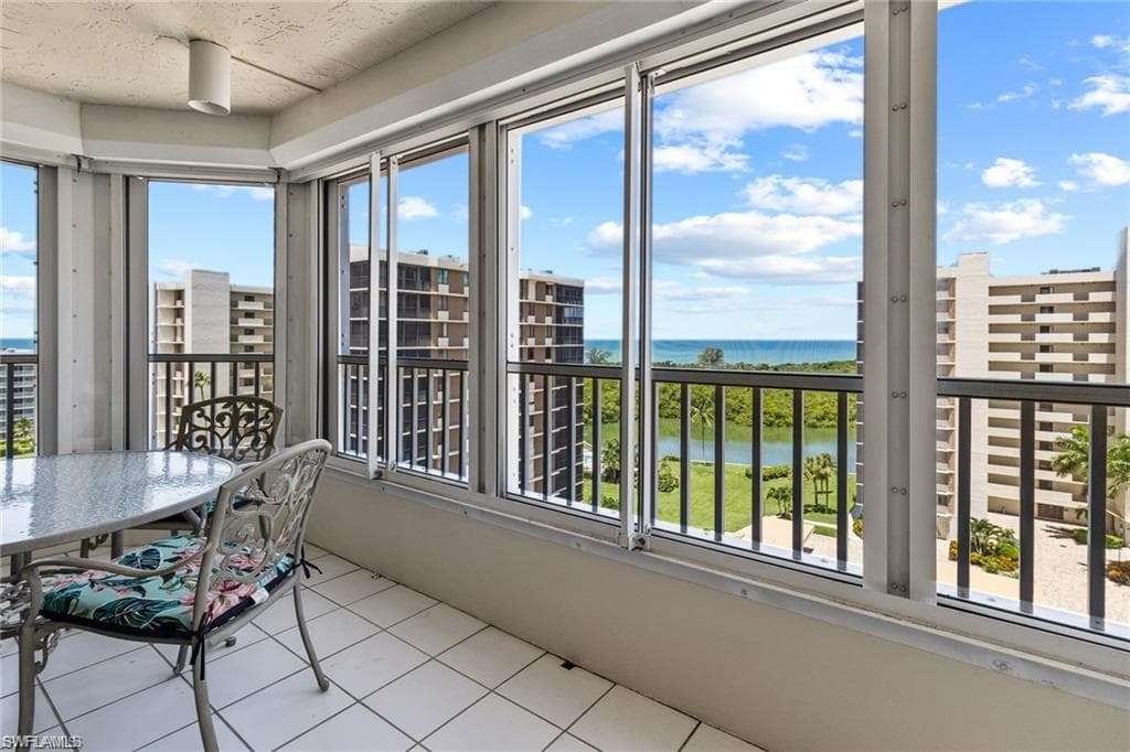 21 Bluebill Ave B905, Naples, FL 34108-7