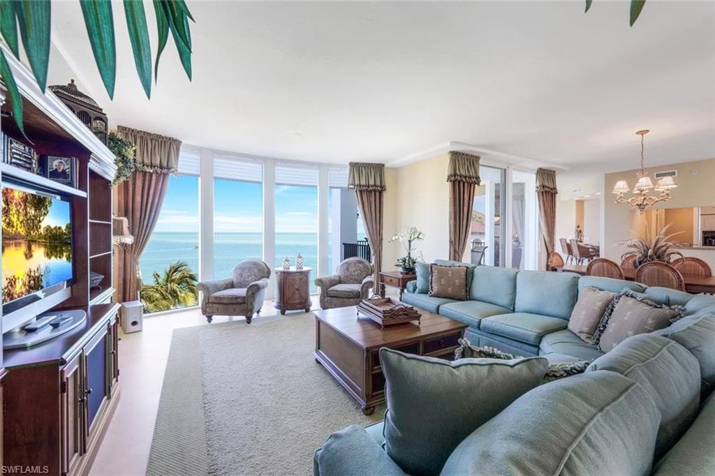 700 La Peninsula Blvd 401, Naples, FL 34113-9