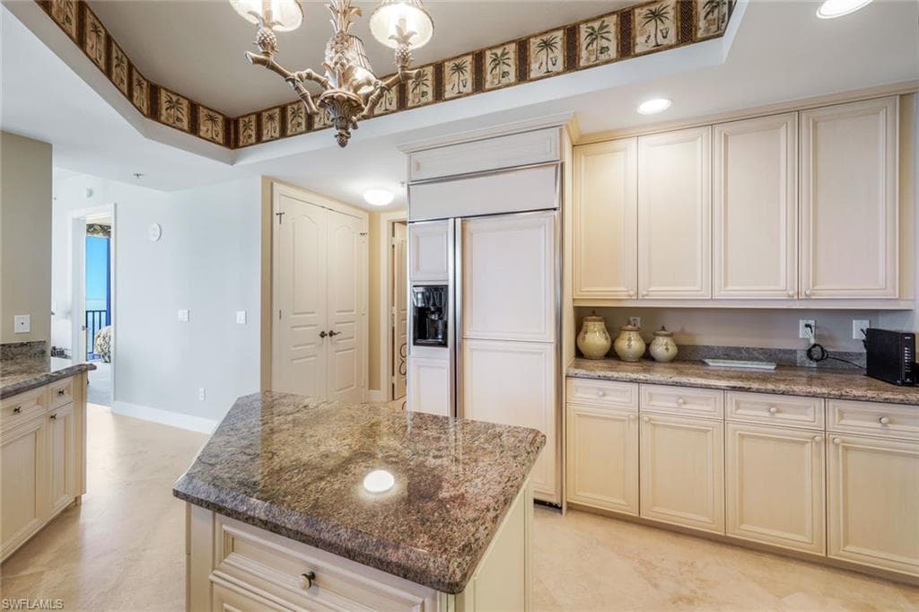 700 La Peninsula Blvd 401, Naples, FL 34113-14