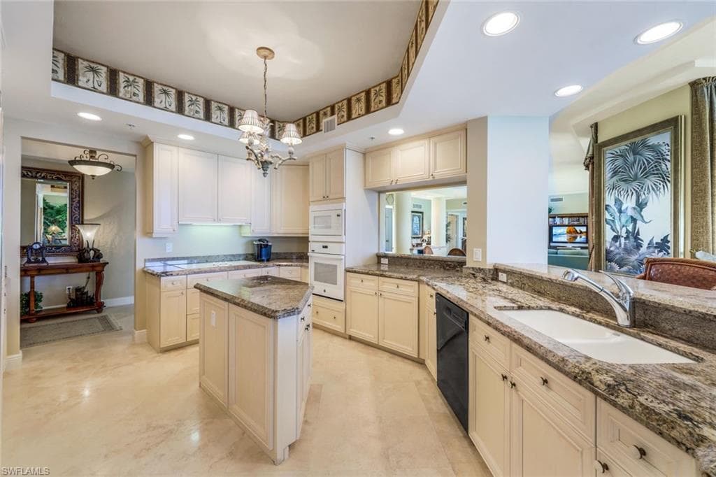 700 La Peninsula Blvd 401, Naples, FL 34113-16