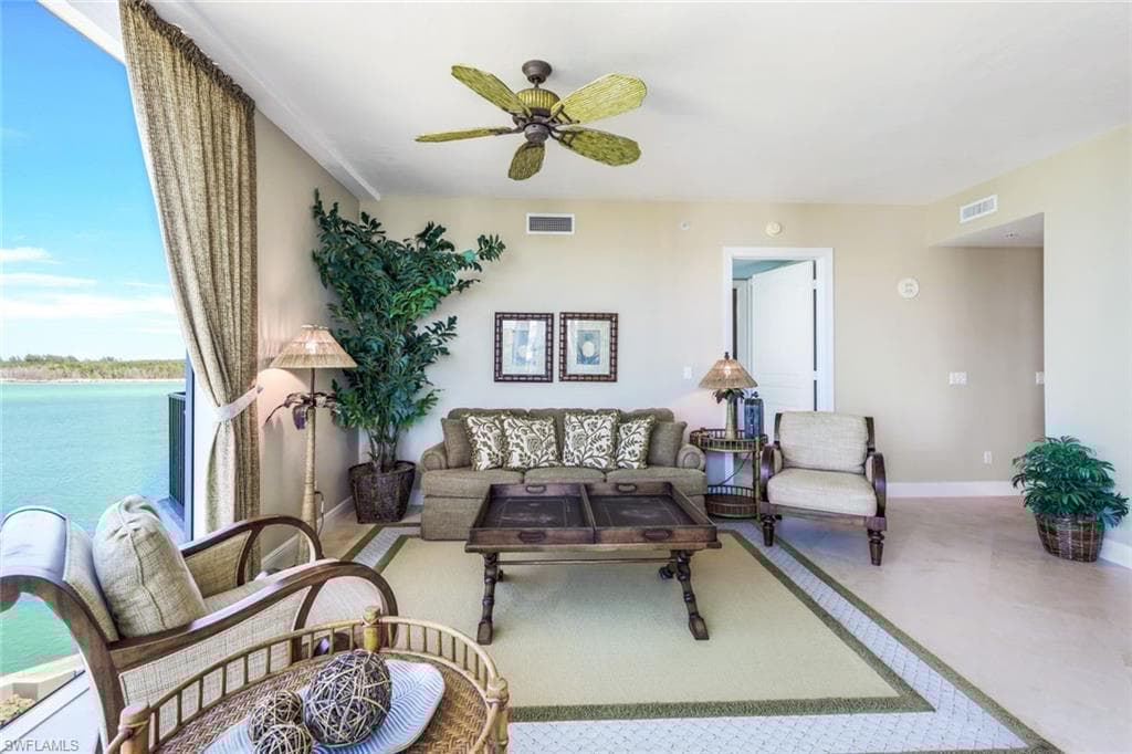 700 La Peninsula Blvd 401, Naples, FL 34113-18