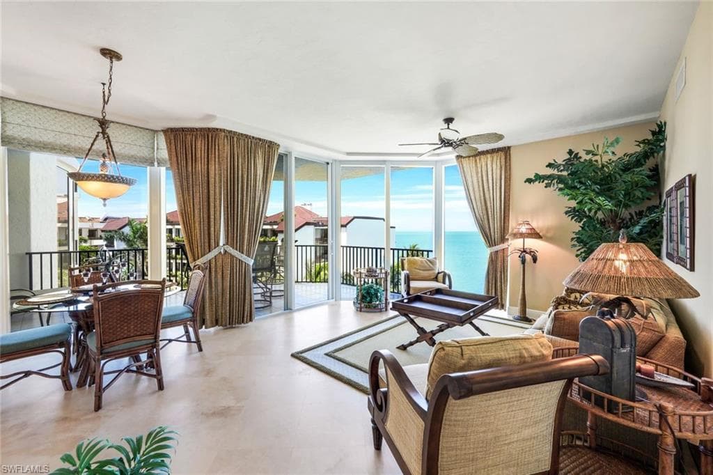 700 La Peninsula Blvd 401, Naples, FL 34113-20