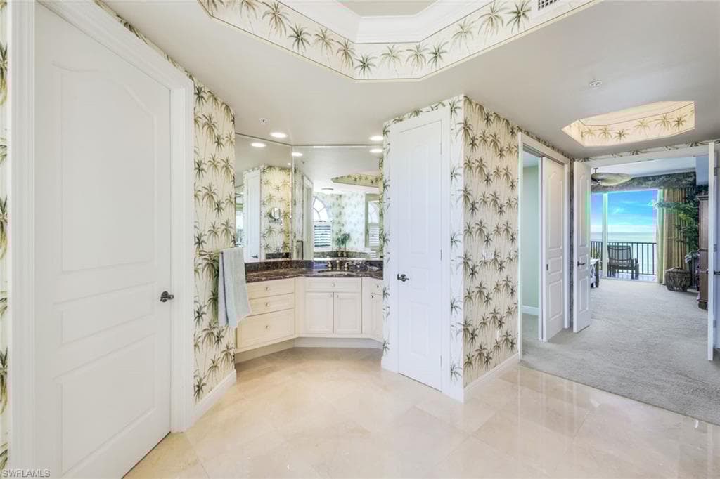 700 La Peninsula Blvd 401, Naples, FL 34113-27