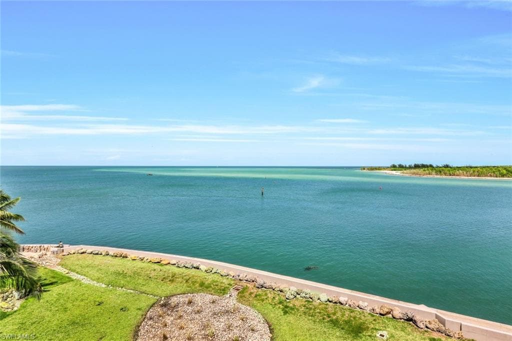 700 La Peninsula Blvd 401, Naples, FL 34113-31