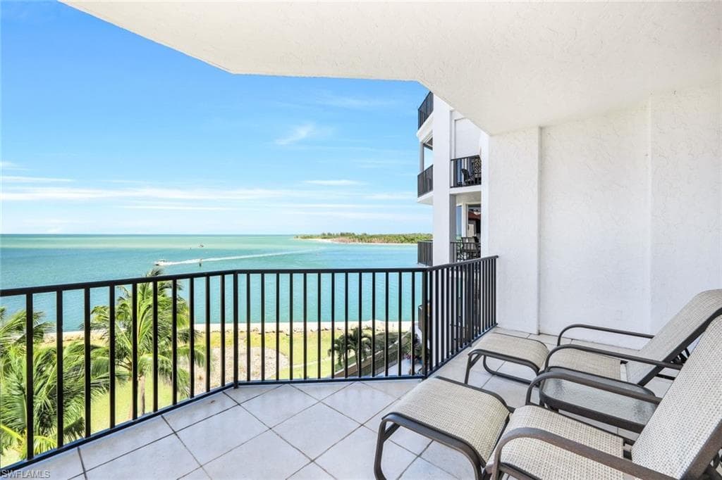 700 La Peninsula Blvd 401, Naples, FL 34113-34