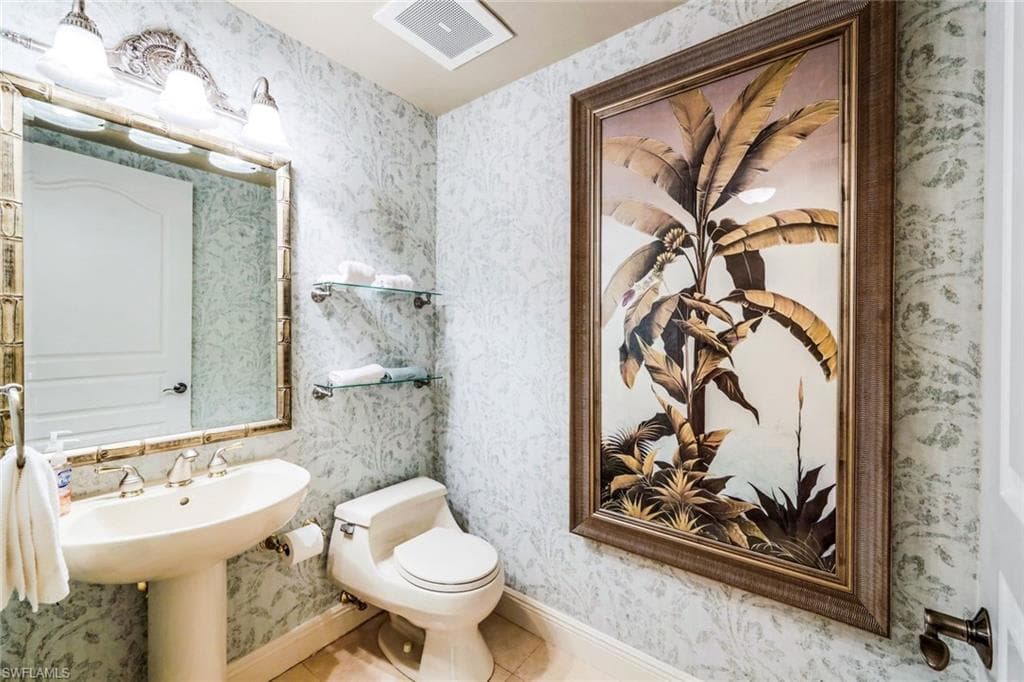 700 La Peninsula Blvd 401, Naples, FL 34113-37