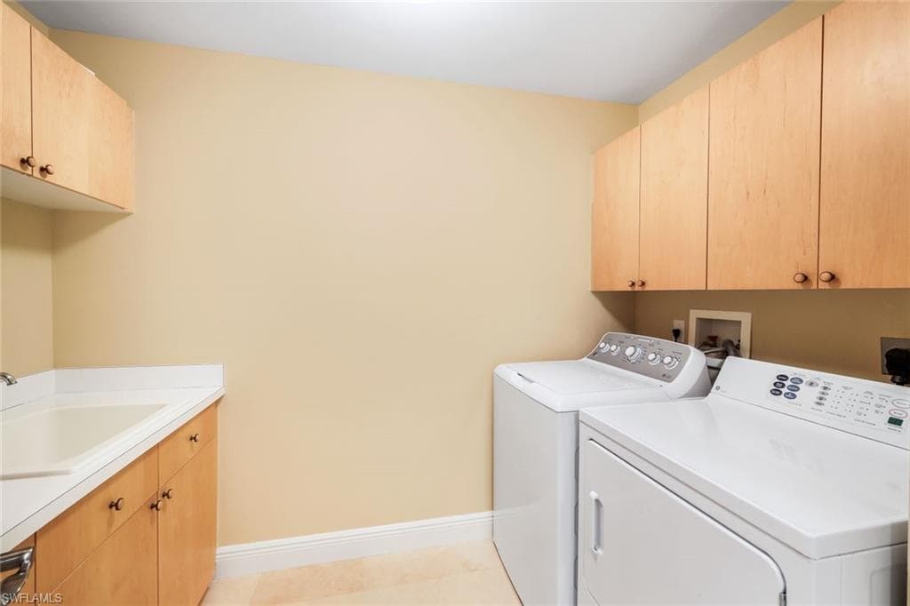 700 La Peninsula Blvd 401, Naples, FL 34113-38