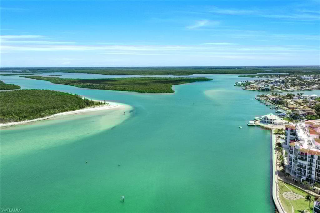700 La Peninsula Blvd 401, Naples, FL 34113-40