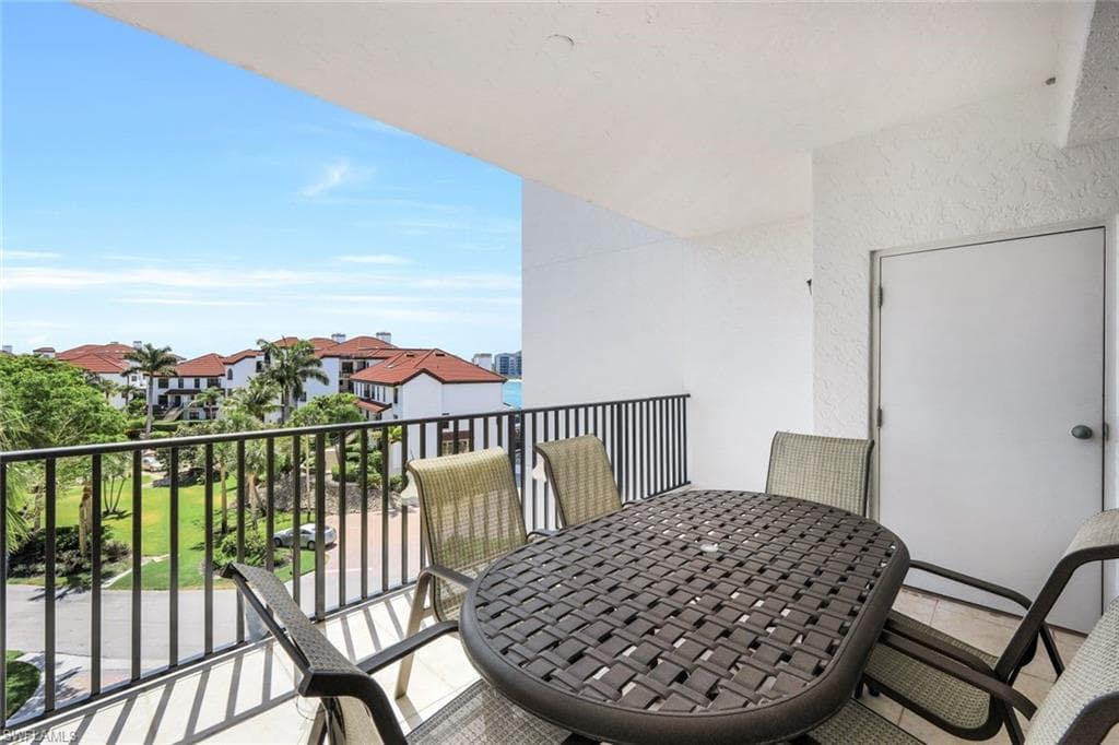 700 La Peninsula Blvd 401, Naples, FL 34113-41