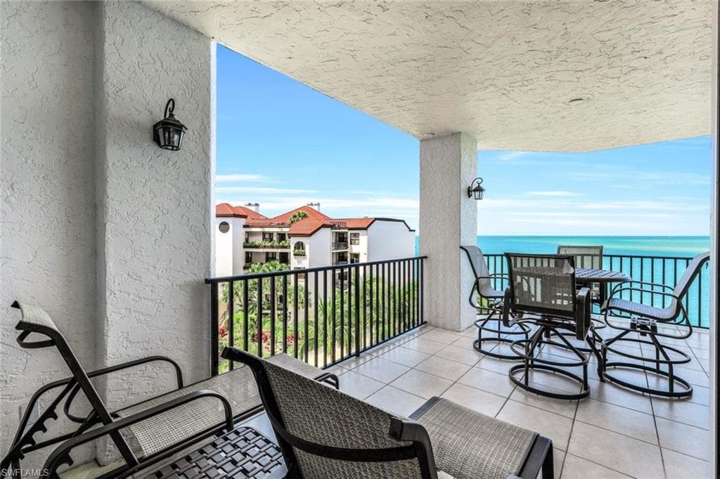 700 La Peninsula Blvd 401, Naples, FL 34113-43