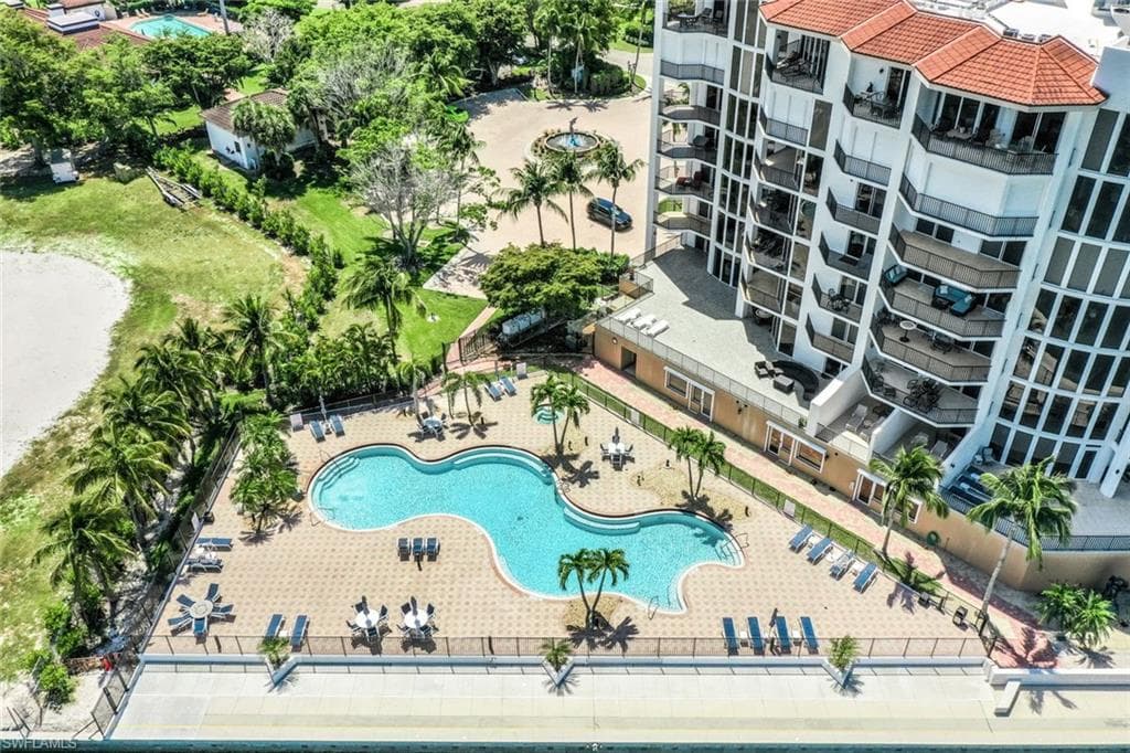 700 La Peninsula Blvd 401, Naples, FL 34113-45