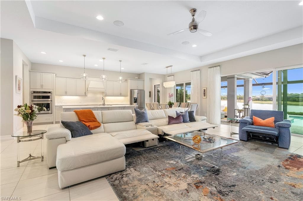 14464 Neptune Ave, Naples, FL 34114-7
