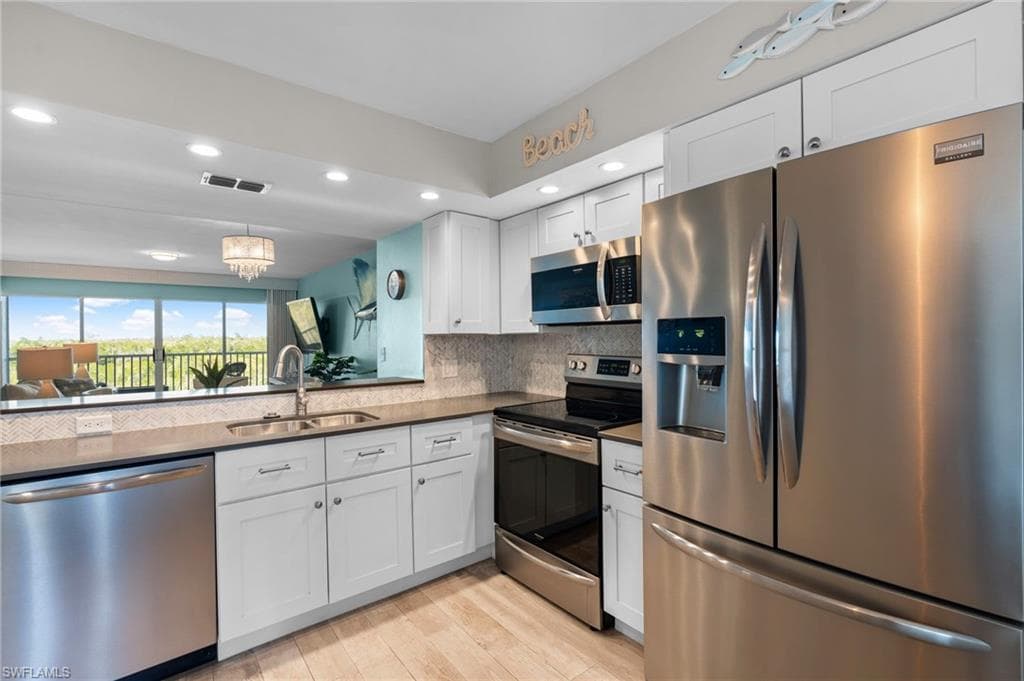 200 Stevens Landing Dr B305, Marco Island, FL 34145-11