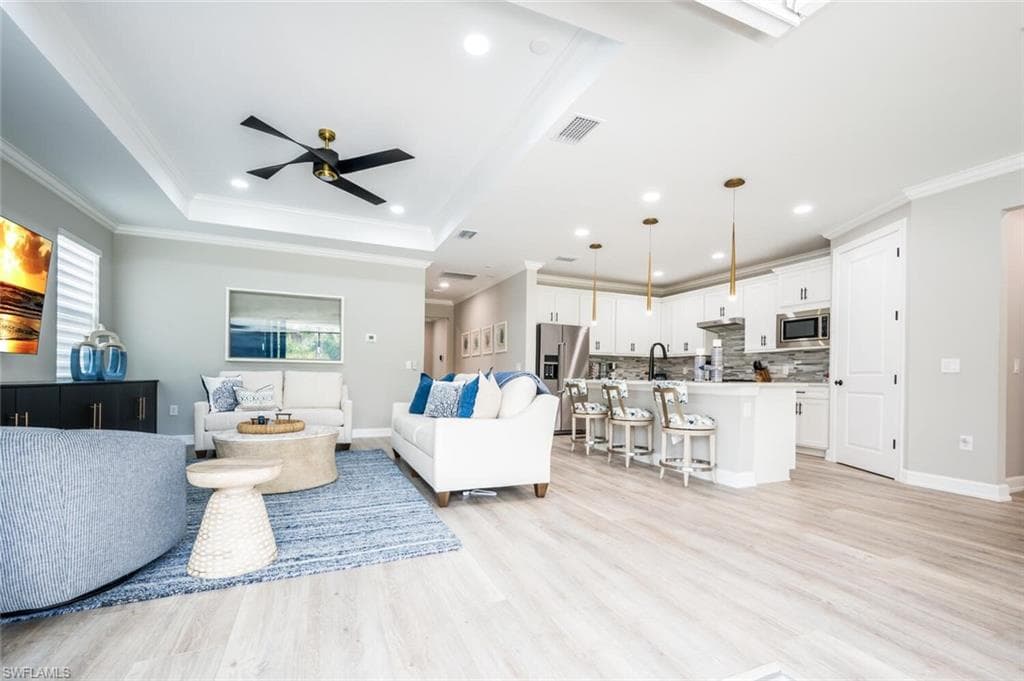 6754 Pennyroyal Dr, Naples, FL 34114-10