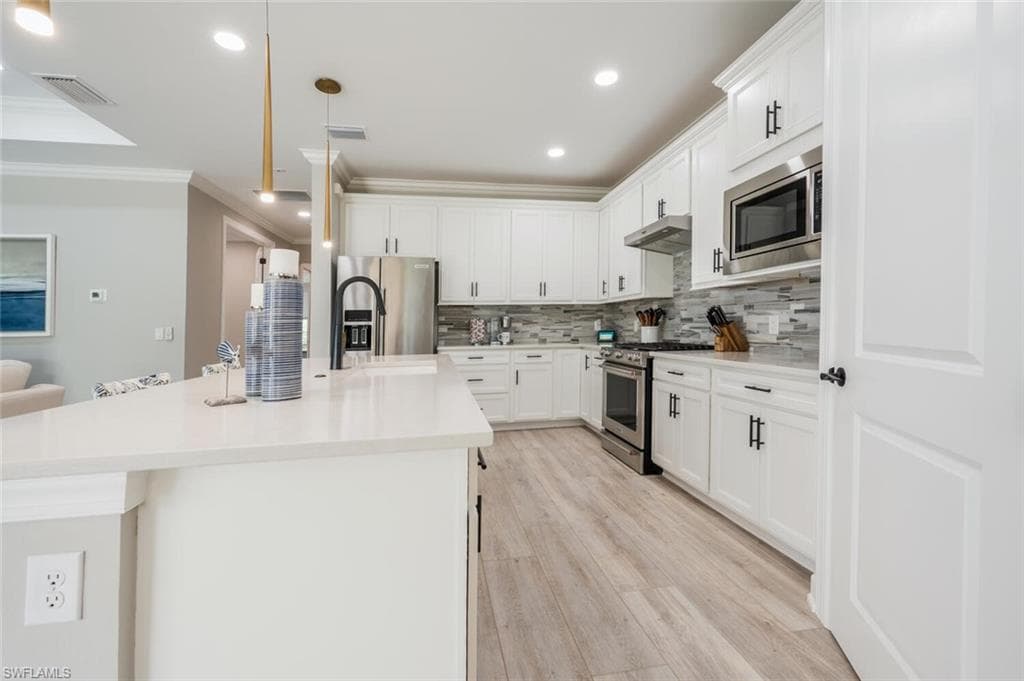 6754 Pennyroyal Dr, Naples, FL 34114-17