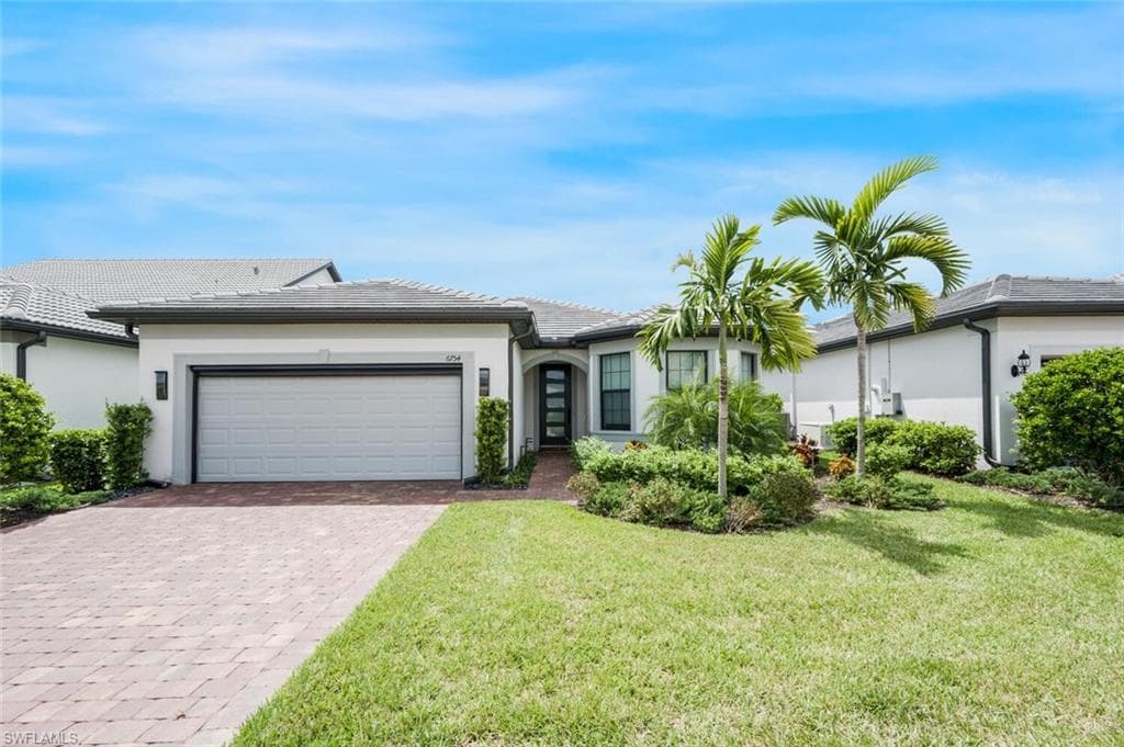 6754 Pennyroyal Dr, Naples, FL 34114-4