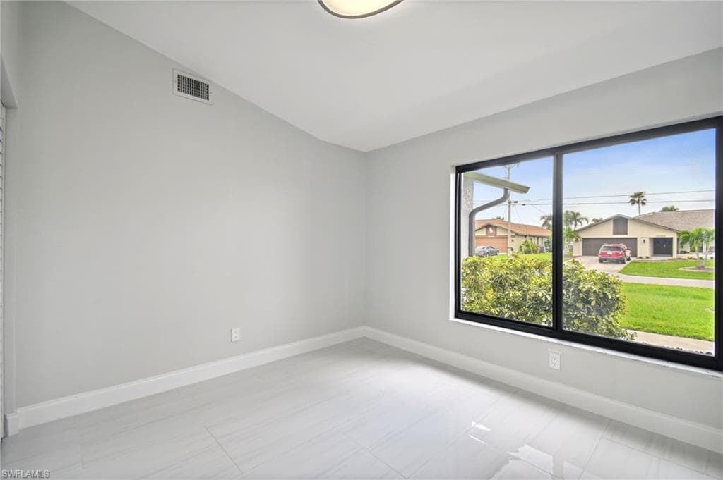 1101 51st Ter, Cape Coral, FL 33914-32