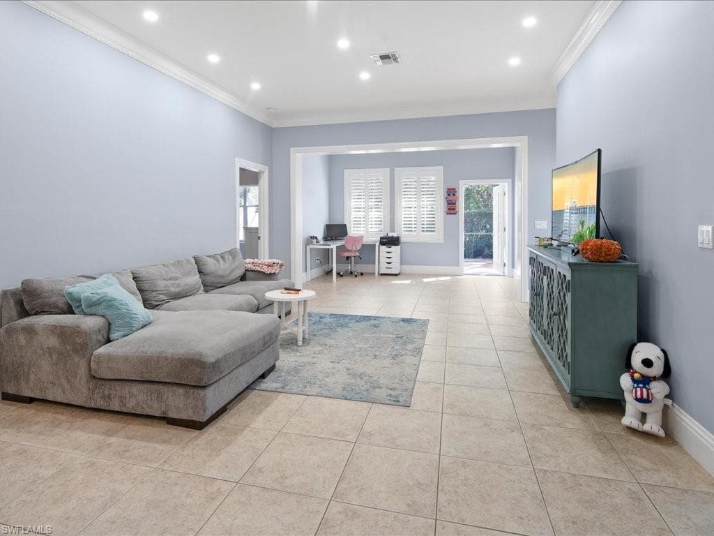 6743 Old Banyan Way, Naples, FL 34109-9